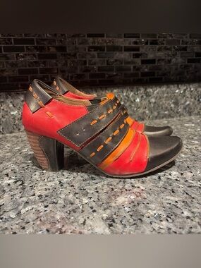L'Artiste by Spring Step Wondrous Colorblock Ankle Booties Size 36 EU 6 US EUC
